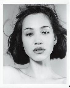 日本超模露胸,时尚界的风波与反思